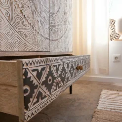 Armoire sculptée en bois de manguier Marc