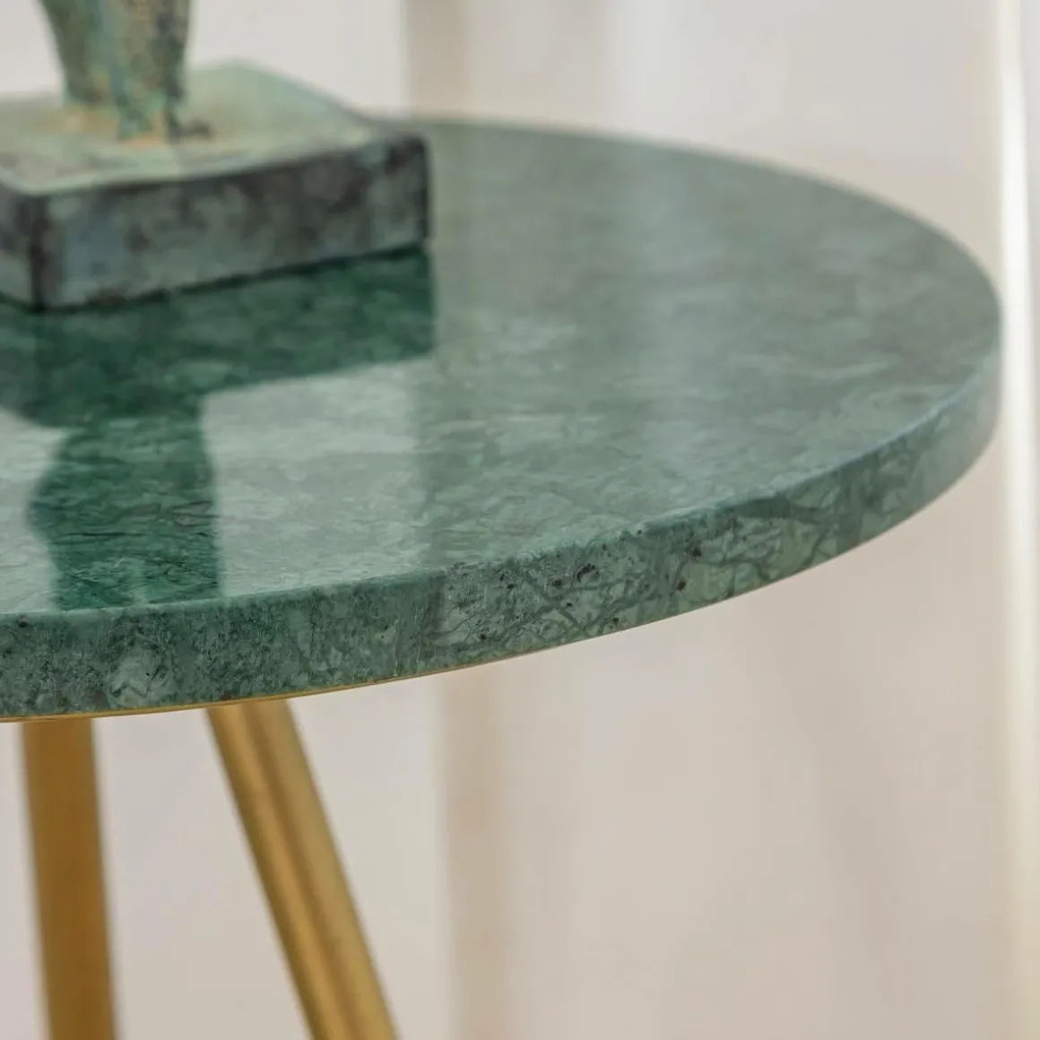 Bout de canapé en marbre Eva