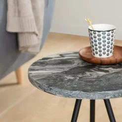 Bout de canapé en marbre gris Eva