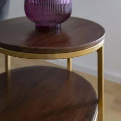 Bout de canapé en métal et bois de manguier Léon