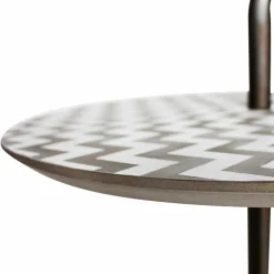 Bout de canapé motifs graphiques