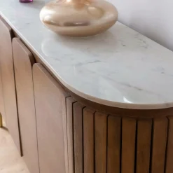 Buffet arrondi en bois de manguier et marbre Sienne