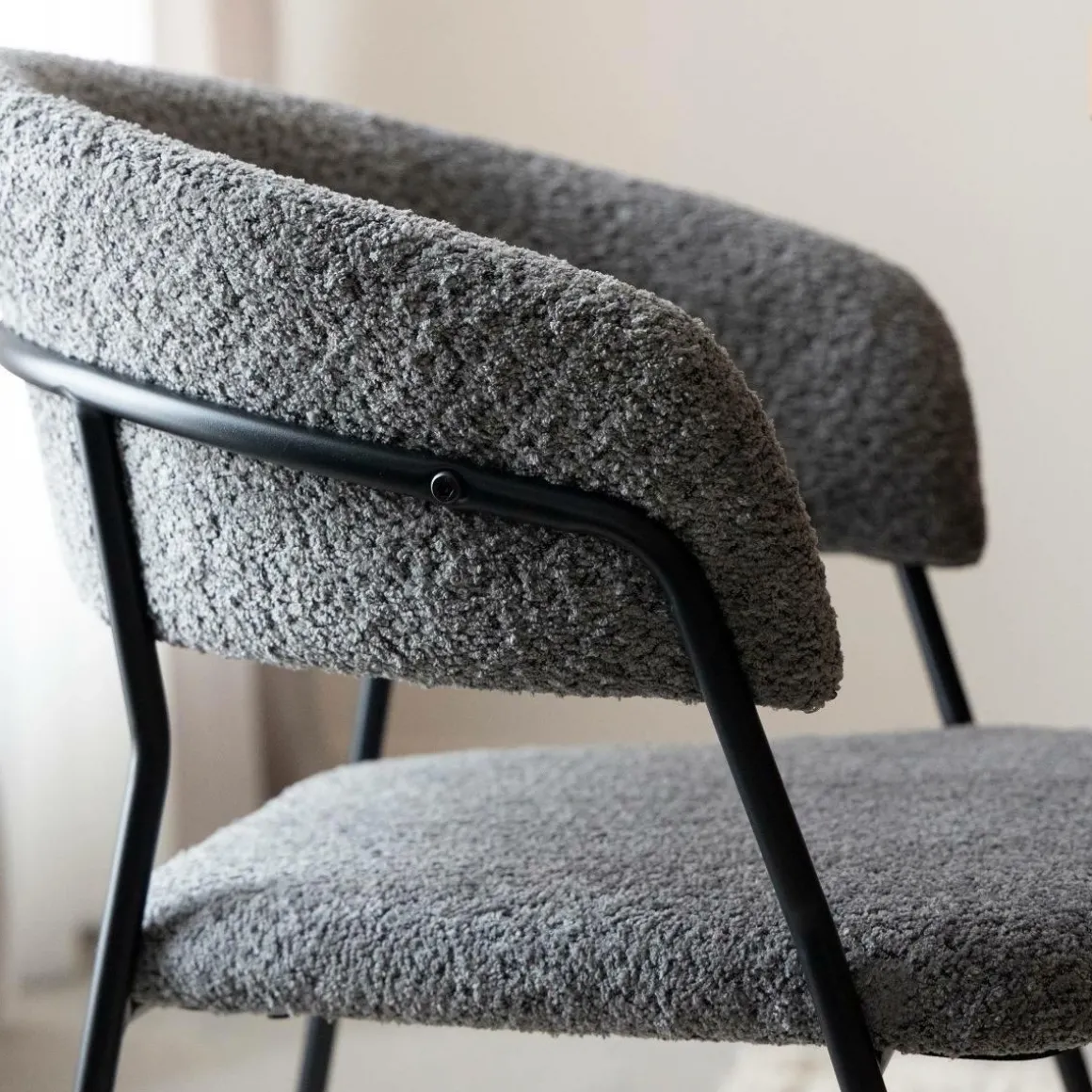 Chaise arrondie en tissu bouclette grise Kanoa (lot de 2)