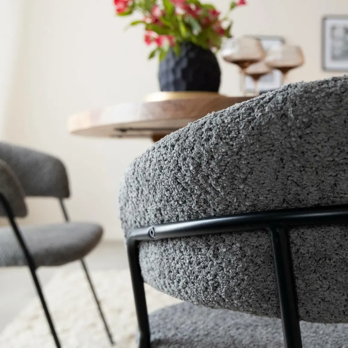 Chaise arrondie en tissu bouclette grise Kanoa (lot de 2)