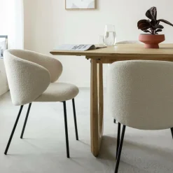 Chaise avec accoudoirs ronds en tissu bouclette écru clair et pieds en métal Cléa (lot de 2)