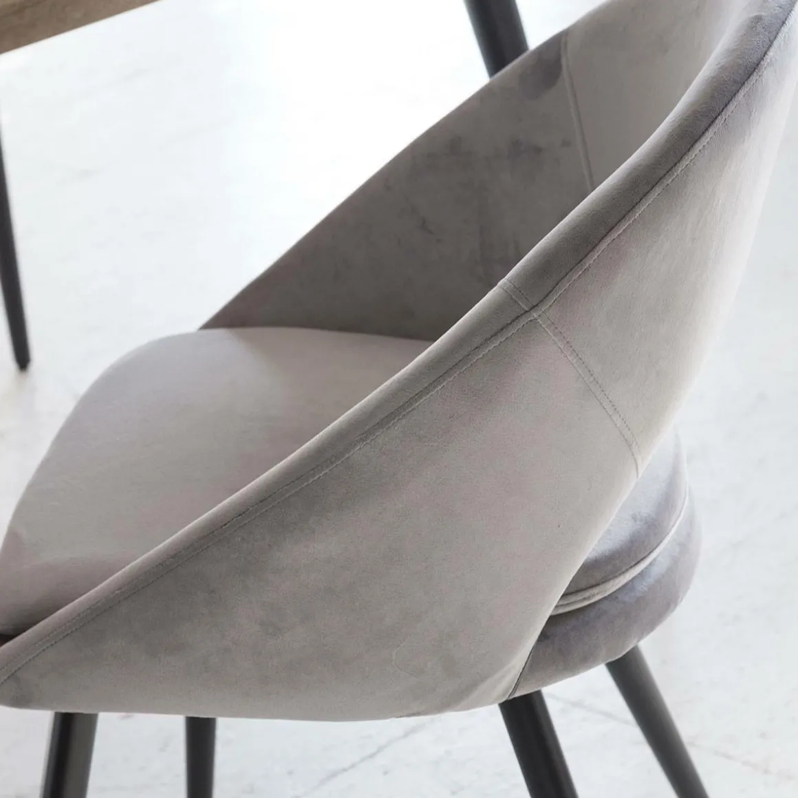 Chaise style fauteuil en velours gris souris Elouan (lot de 2)