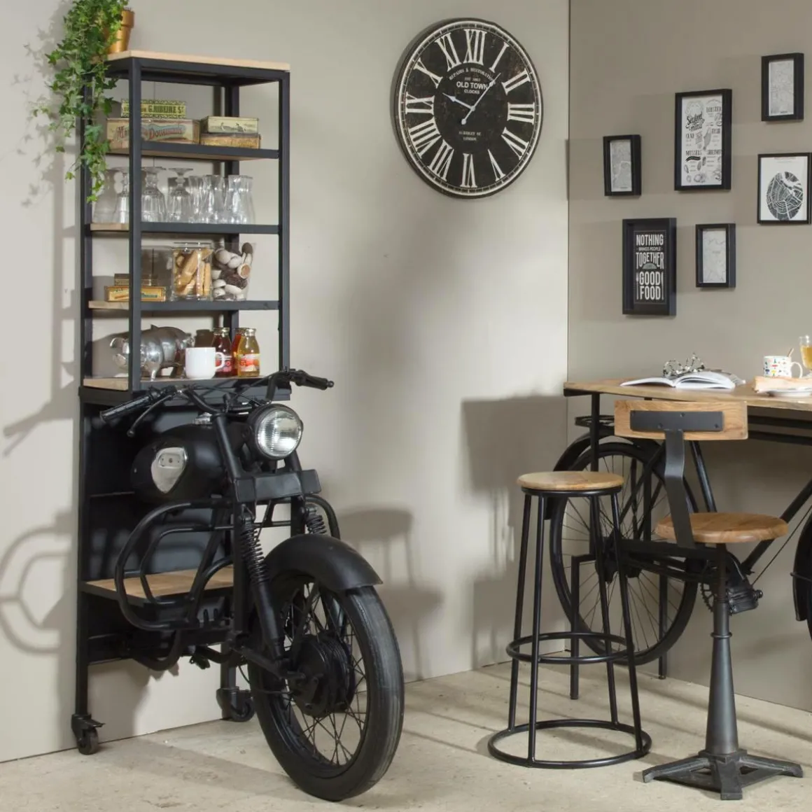 Etagère avant de moto en métal noir Tata