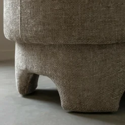 Fauteuil arrondi en tissu taupe Norton