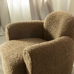 Fauteuil club en tissu bouclette marron Tommy