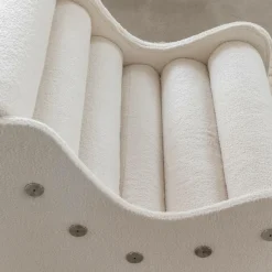 Fauteuil des années 70 en tissu bouclette blanc Athéna