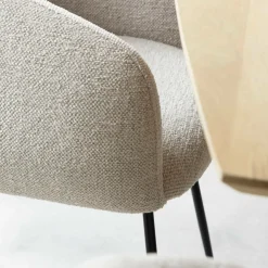 Fauteuil en tissu écru et pieds en métal Sandy