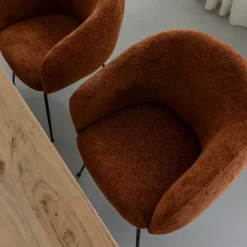 Fauteuil en tissu terracotta et pieds en métal Sandy