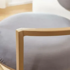 Fauteuil en velours et métal doré Albin