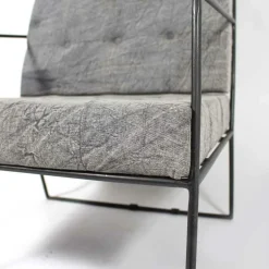 Fauteuil lounge en tissu bleu délavé armature métal