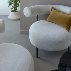 Fauteuil rond en tissu bouclette écru clair Maya
