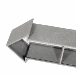 Flèche grise en métal