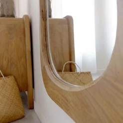 Grand miroir organique en bois de manguier Marley