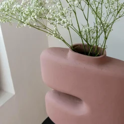 Grand vase rose en aluminium Cosmo