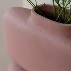 Grand vase rose en aluminium Cosmo