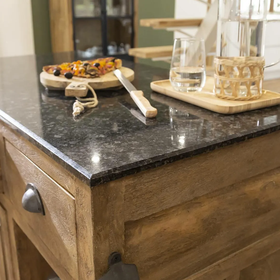 Ilot central en bois de manguier et plateau en marbre Paul