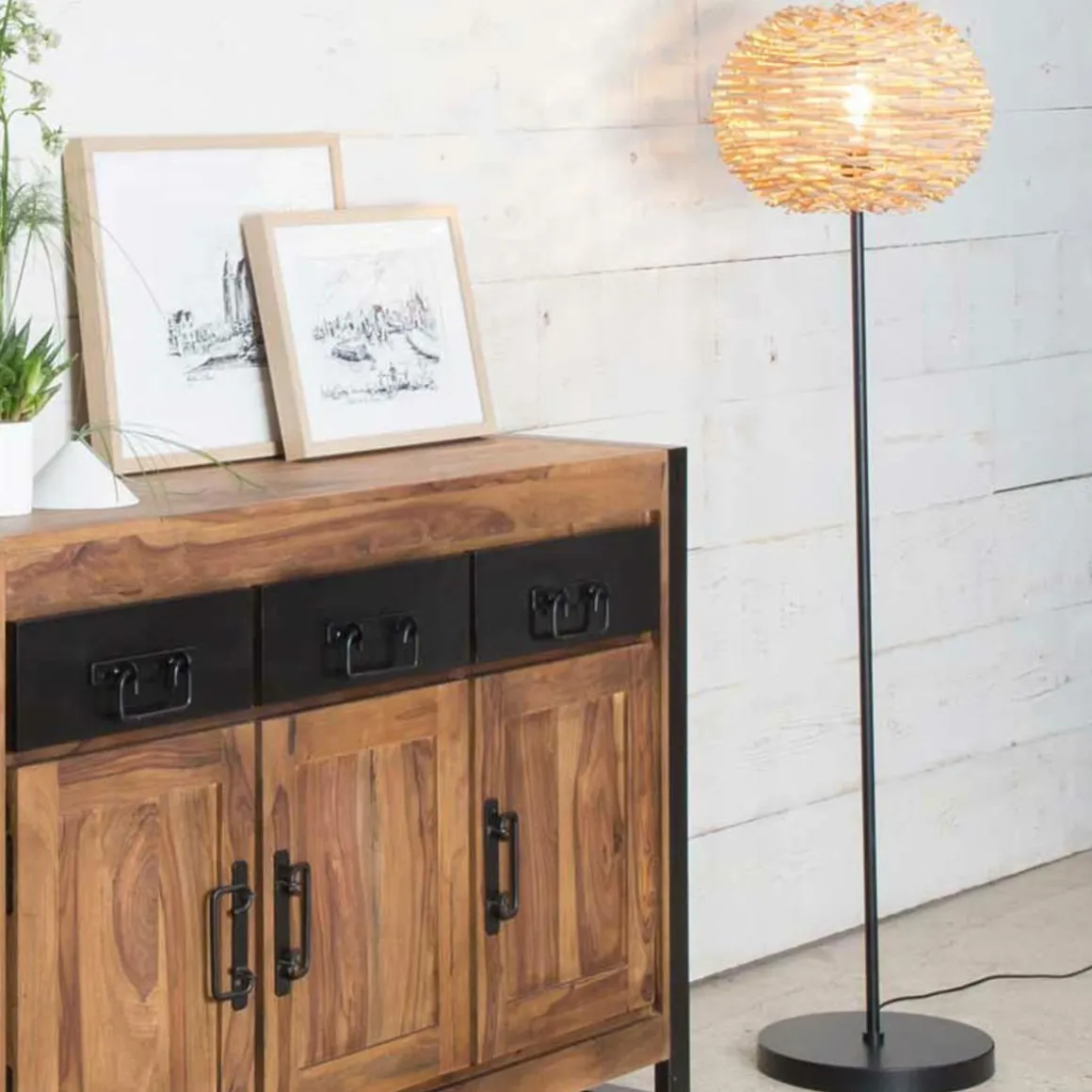 Lampe sur pied en métal et osier Erika