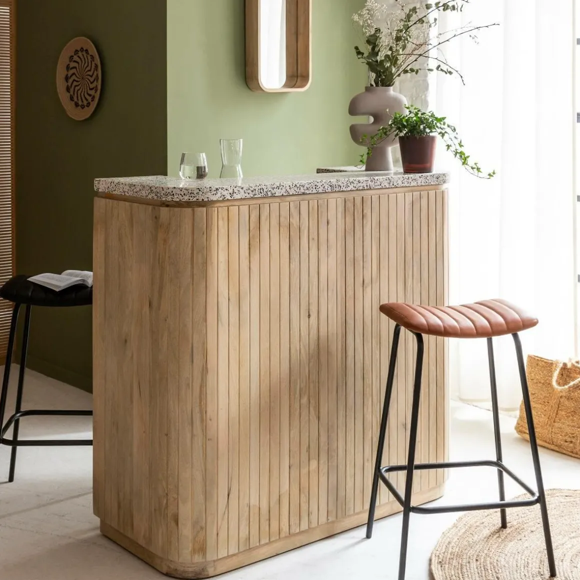 Meuble bar en bois de manguier et terrazzo Lou