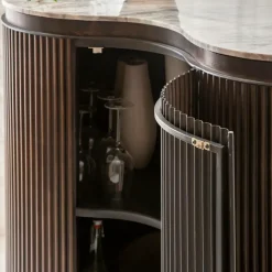 Meuble bar haricot en marbre et métal Orlando