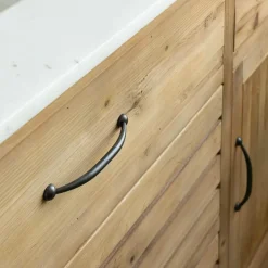 Meuble de cuisine en vieux pin et marbre blanc Epure