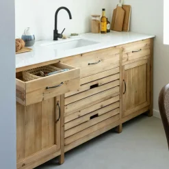 Meuble de cuisine en vieux pin et marbre blanc Epure