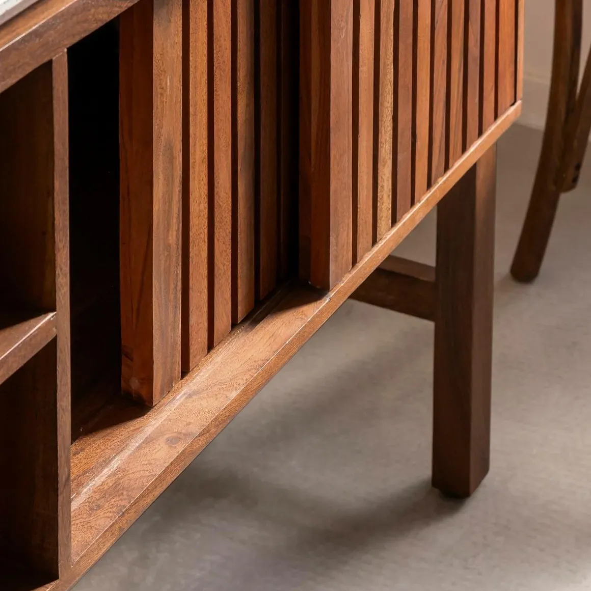 Meuble sous vasque 2 portes en bois d'acacia et terrazzo Kaelis