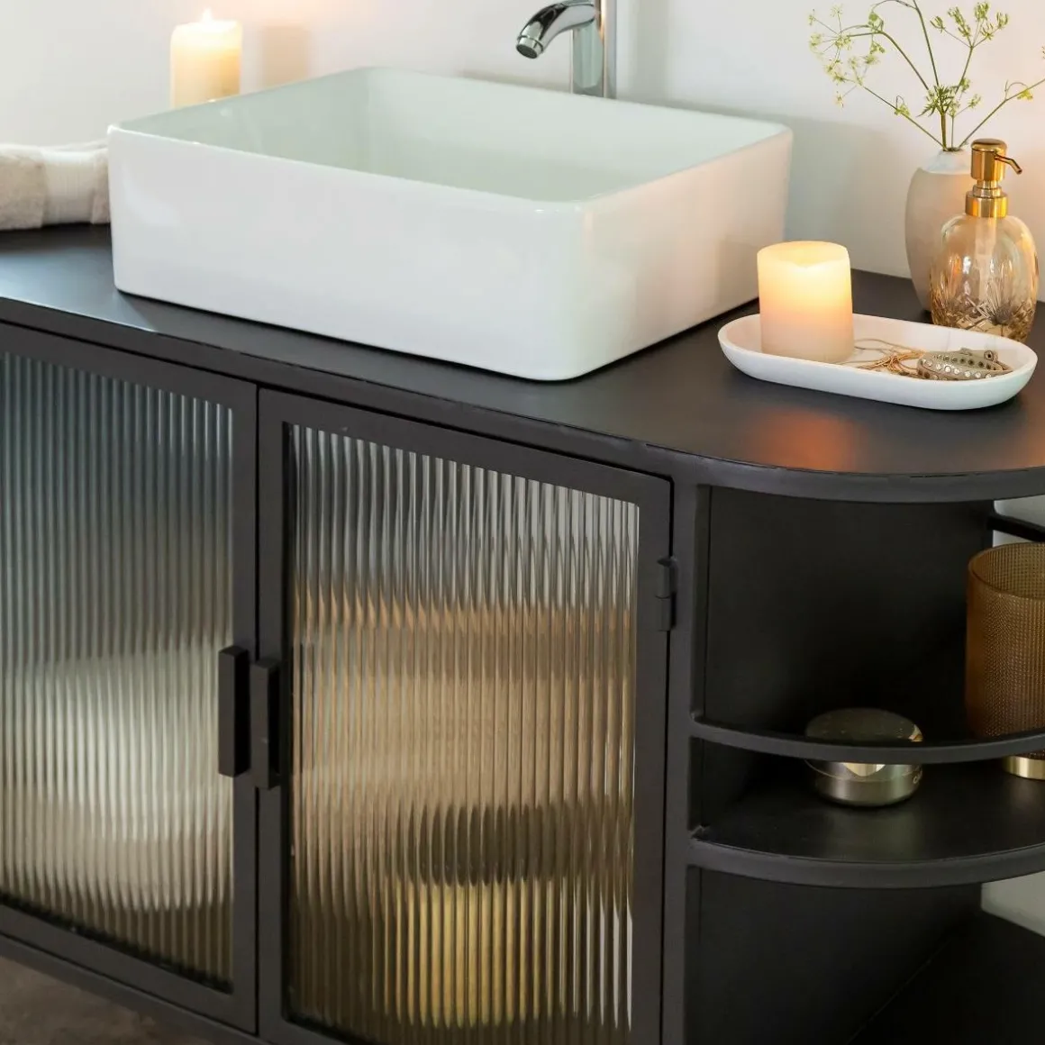 Meuble sous vasque arrondi en métal et verre strié Elizabeth