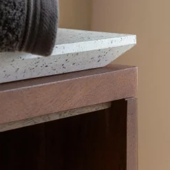 Meuble sous vasque en bois d'acacia et terrazzo Kaelis