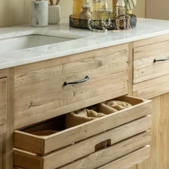 Meuble sous vasque en vieux pin et marbre blanc Nils