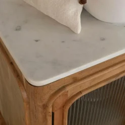 Meuble sous vasque vitré en bois d'acacia et marbre Emyr