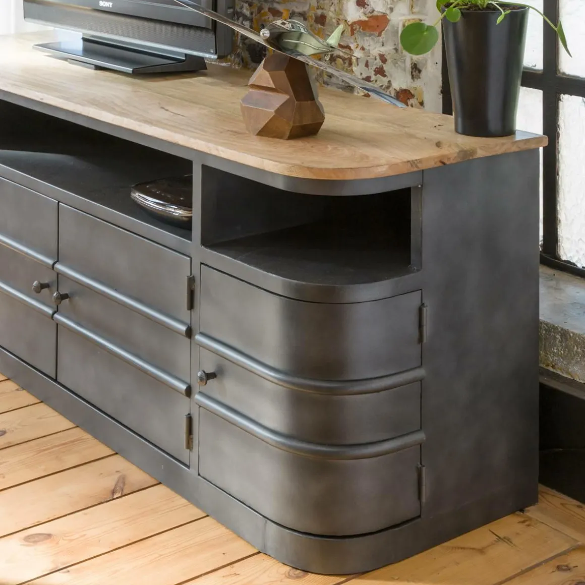 Meuble TV arrondi en métal Locker