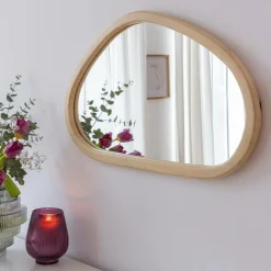 Miroir abstrait en bois de manguier clair Marley