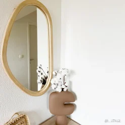 Miroir abstrait en bois de manguier clair Marley