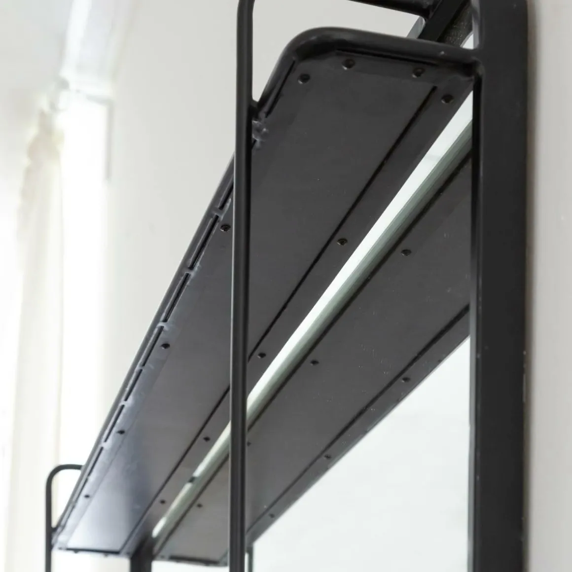 Miroir avec étagère en bois et métal Jill