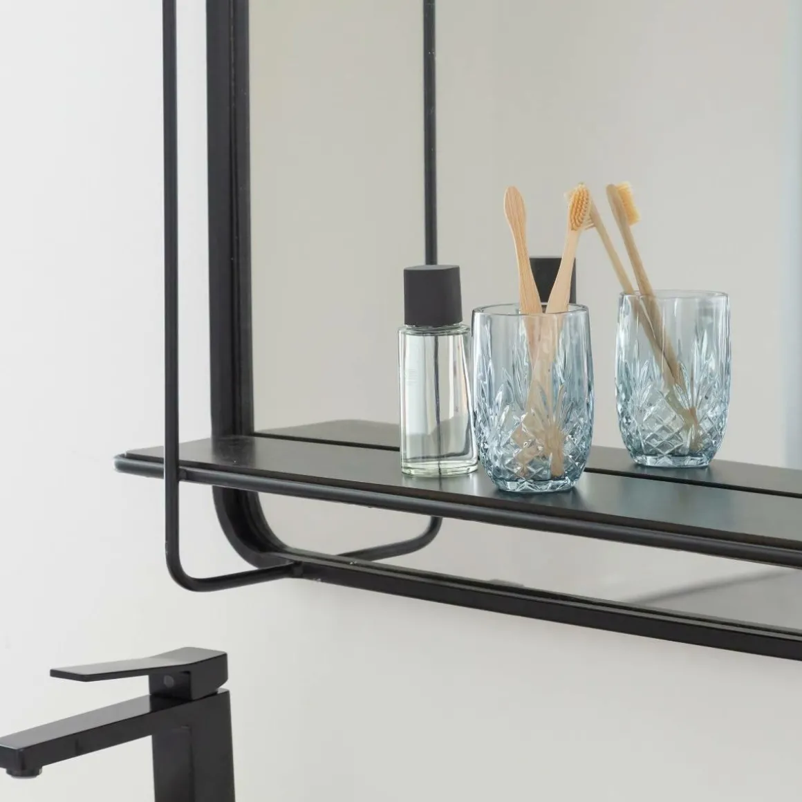 Miroir avec étagère en bois et métal Jill