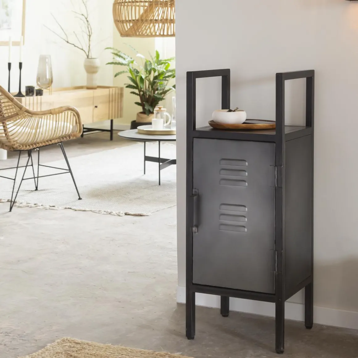 Petite colonne en métal noir Abel