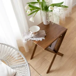 Porte revue en bois de manguier et cannage Charline