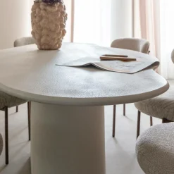 Table à manger nuage en bois effet béton blanc Thomas