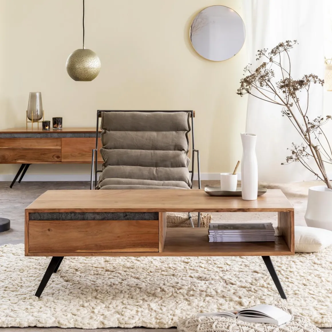 Table basse en bois d'acacia et pierre Yvan