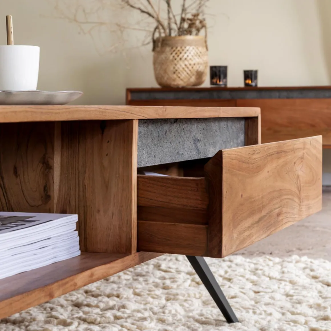 Table basse en bois d'acacia et pierre Yvan