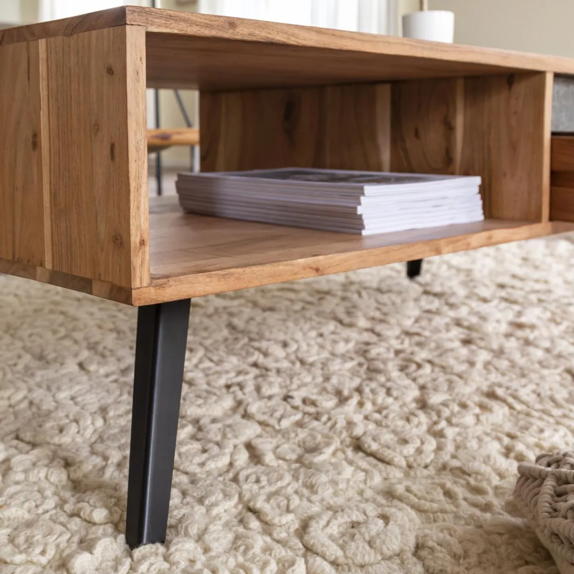 Table basse en bois d'acacia et pierre Yvan