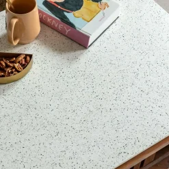 Table basse en bois d'acacia et terrazzo Kaelis