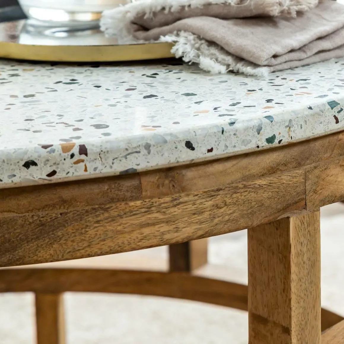 Table basse en bois de manguier et terrazzo Ambrine