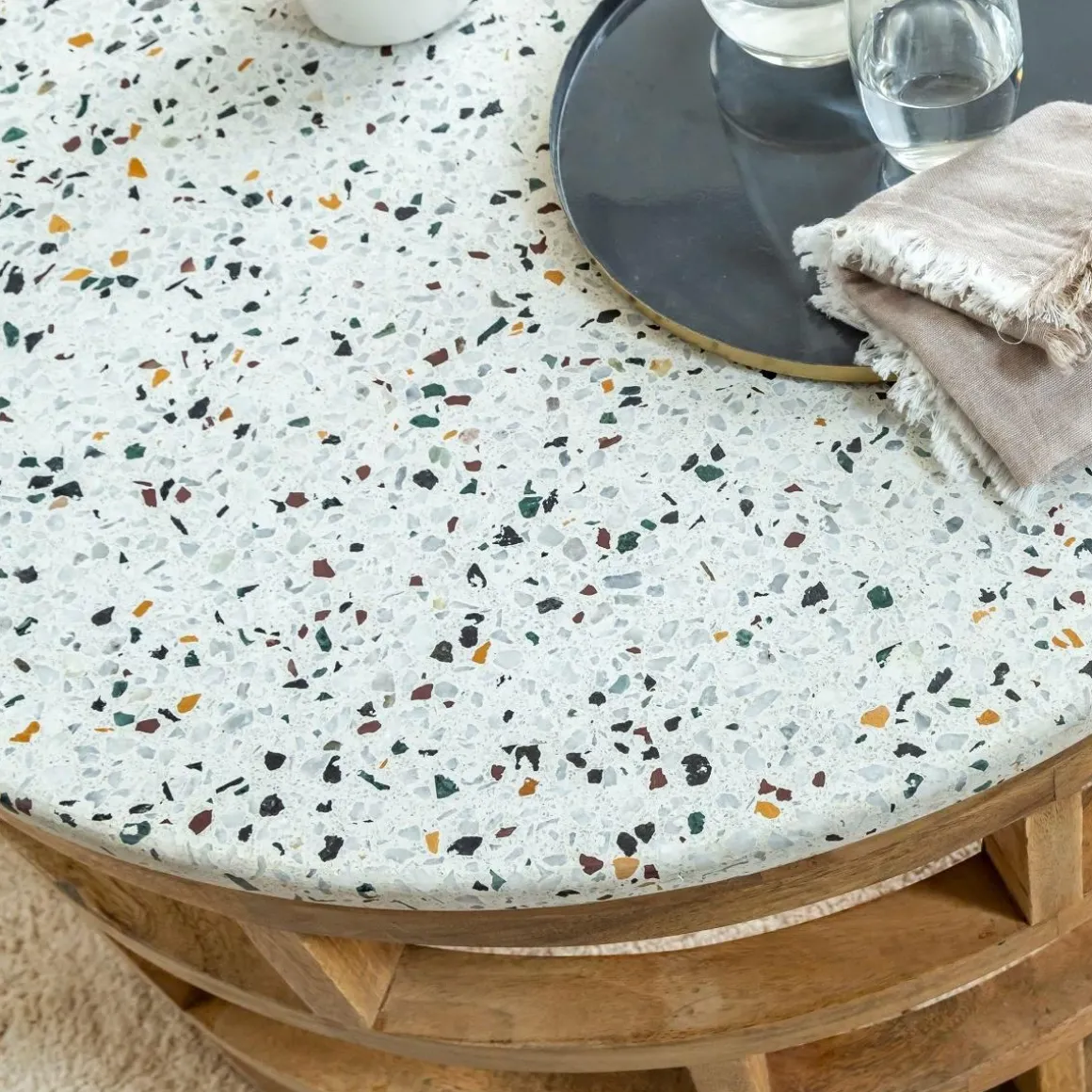 Table basse en bois de manguier et terrazzo Ambrine