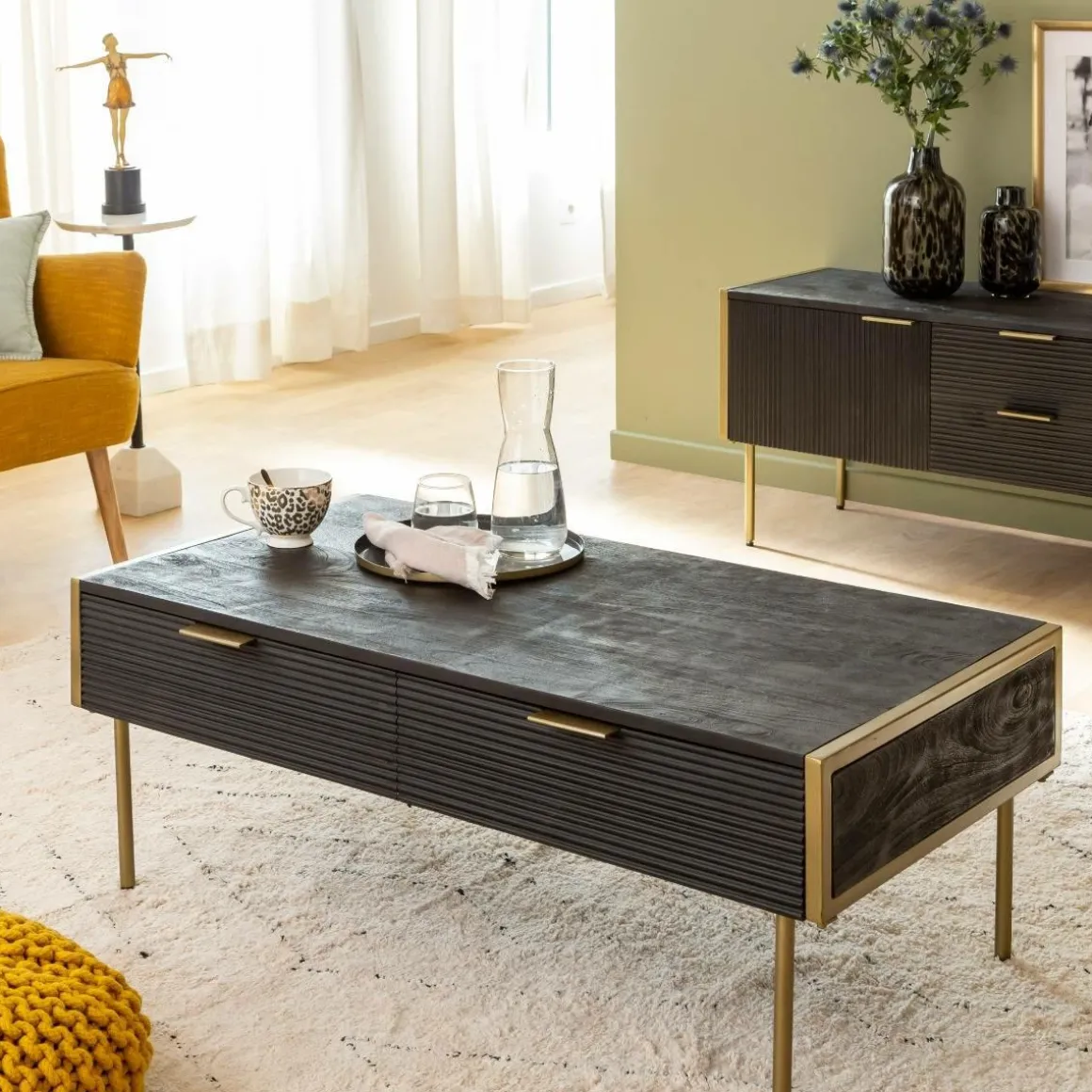 Table basse en bois de manguier et métal doré Ange