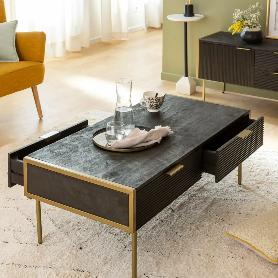 Table basse en bois de manguier et métal doré Ange